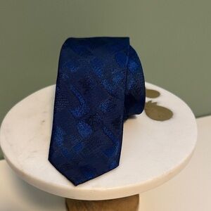 Sophisticated Navy Patterned Men's Tie